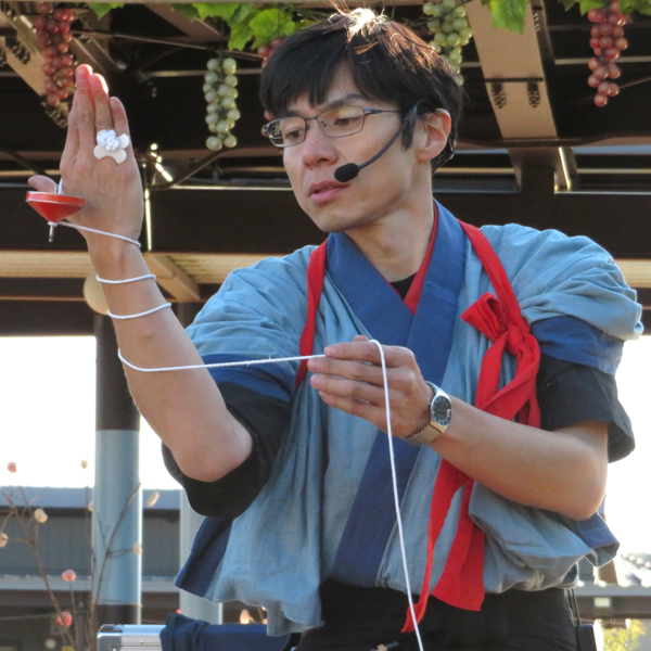 巧みな話術と華麗な技  曲芸師 縁（えにし）