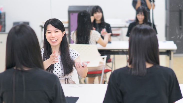 美人イリュージョニストアリス。乃木坂工事中で、遠藤さくらさんと賀喜遥香さんにマジック指導をさせて頂きました！